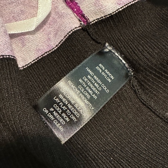 Nice WHBM 3/4 sleeve sweater. Great condition - Picture 2 of 3